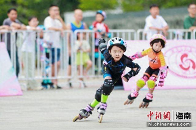 2025年海南省轮滑公开赛暨无与“轮”比海南省轮滑俱乐部联赛(儋州站)在儋州开幕。罗永山供图