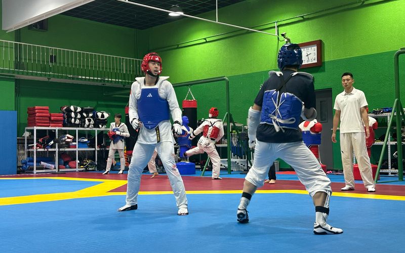 宋兆祥（左）在备战全运会，</p><p cms-style=