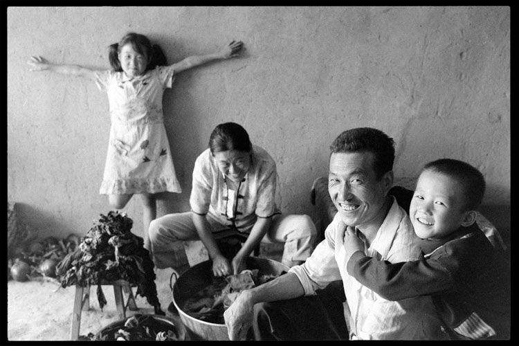 高志强汪成花夫妇和女儿高燕、儿子高涛。1998年摄