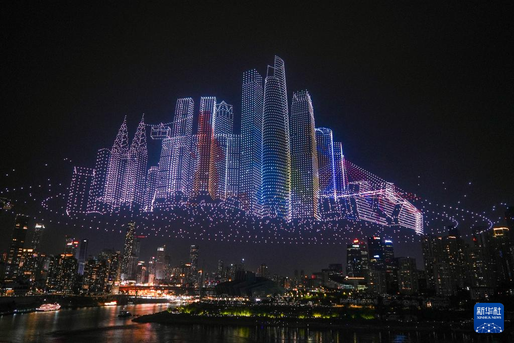 重庆无人机灯光秀表演。新华社记者 黄伟 摄