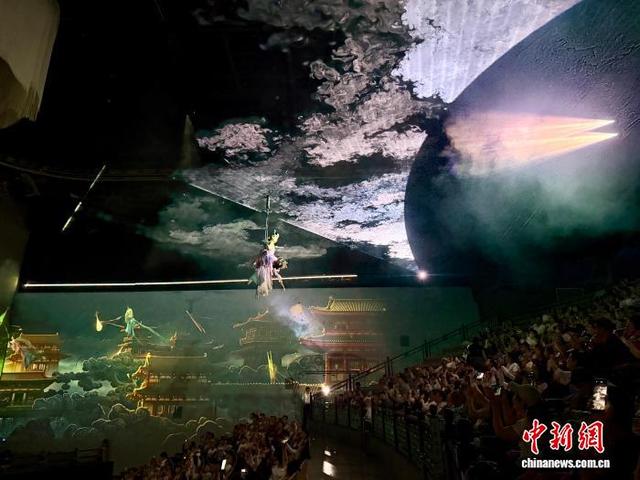 图为演员进行表演。王牧雨 摄