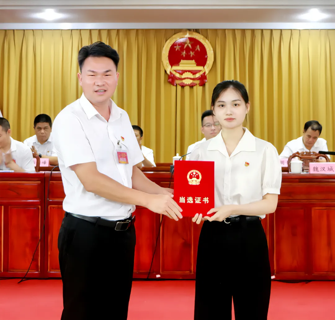 7月23日，华城镇第十七届人民代表大会第九次会议选举产生了华城镇政府副镇长1名。微信公众号“五华发布” 图