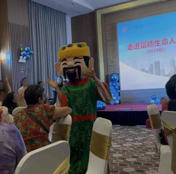 旅游团参加的饮宴。 受访者供图。