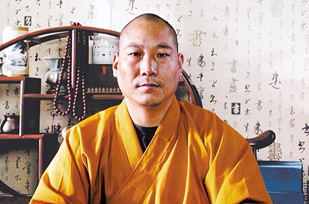 “花和尚”释永信私生活混乱，有多个私生子，疑与儿子合影被扒