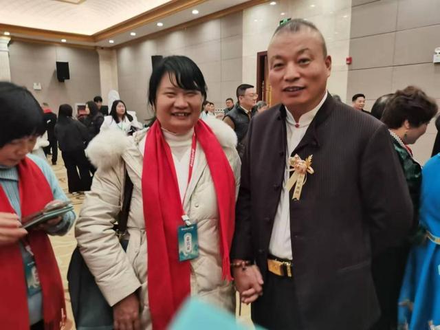 与中医救护服务队总指挥王院长合影