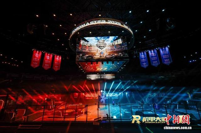 8月3日，RoboMaster 2025 机甲大师超级对抗赛比赛场地。(赛事方供图)