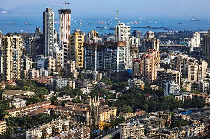 这是5月5日在印度孟买拍摄的城市景色