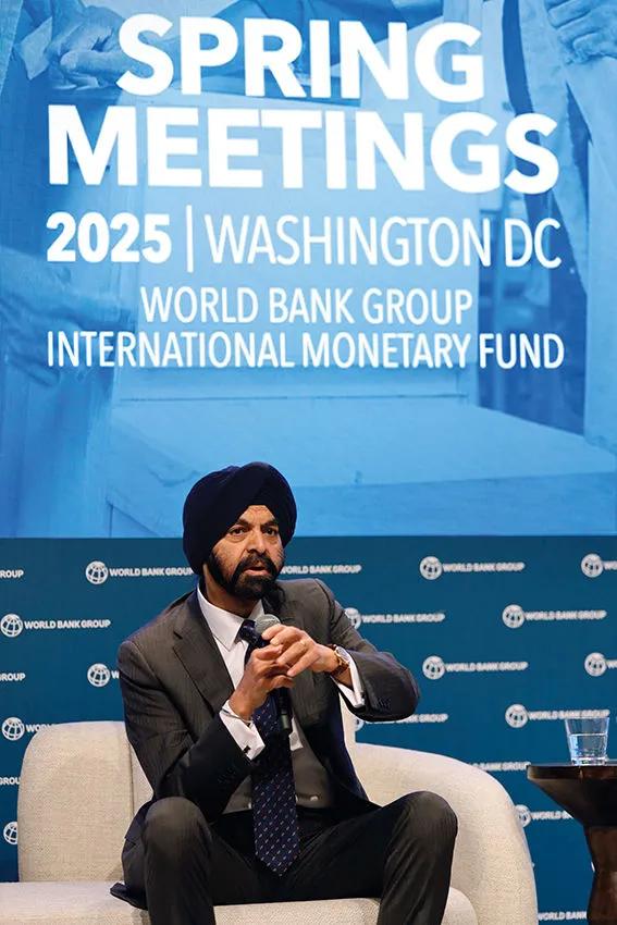 4月22日，世界银行行长彭安杰在美国华盛顿出席关于就业的专题讨论