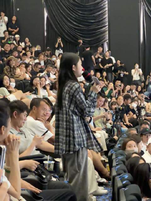 杨恩又喊话朱一龙:三哥你让我感到陌生|朱一龙|东极岛_新浪新闻