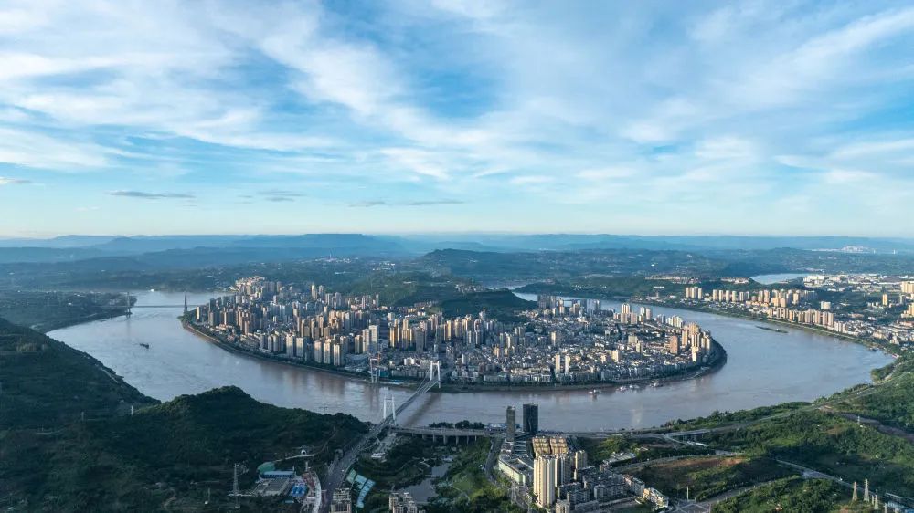 这是7月3日拍摄的重庆市江津区城市风光(无人机照片)。新华社发(康东年 摄)