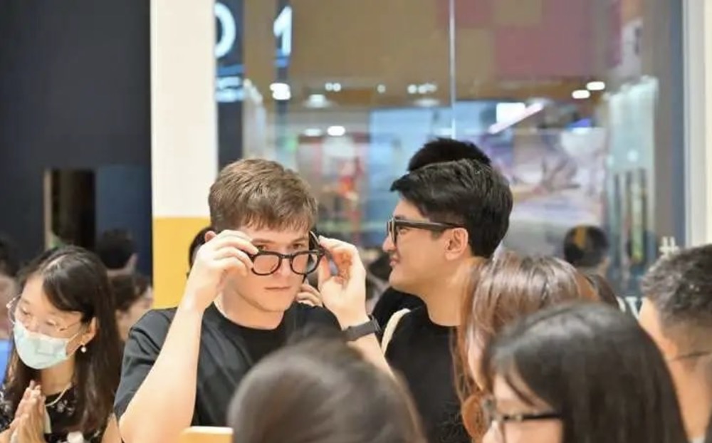 美瞳品牌moody,想做一款“不加戏”的AI眼镜