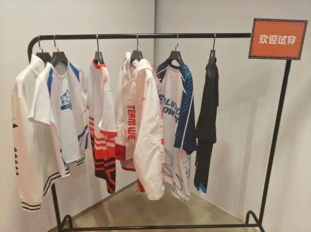 可试穿的CF各大俱乐部队服