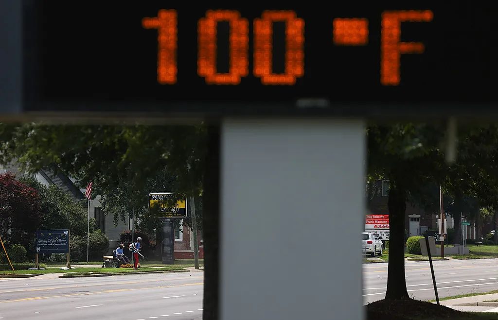 当地时间6月24日，美国东南地区遭遇热浪，导致全国电网紧张，特朗普政府已宣布该地区进入电力紧急状态。 