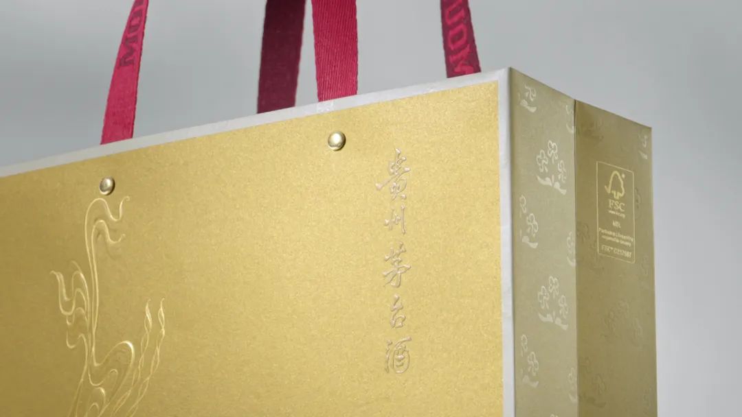 持续了28年的茅台酒手提袋升级了:更环保,更精致,更美观