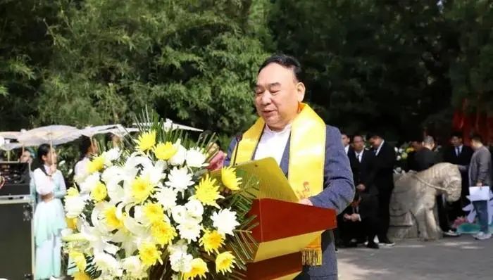 自称“俄罗斯自然科学院院士”的苏文。资料图