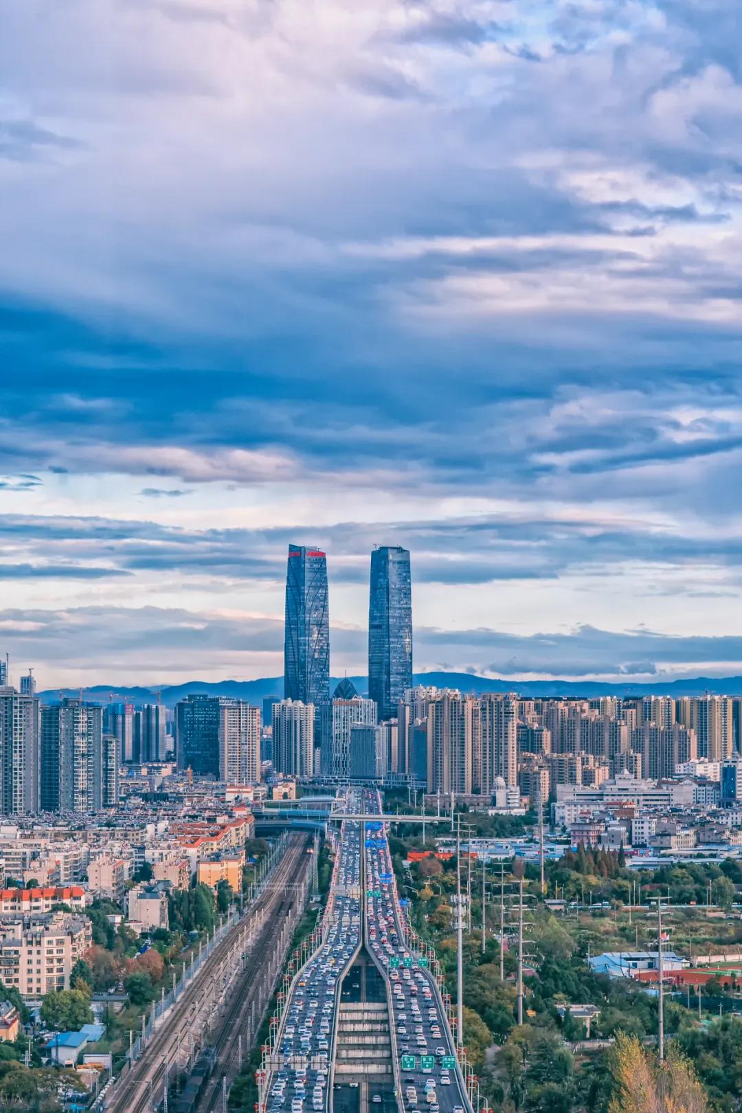 2025年上半年昆明市经济工作观察
