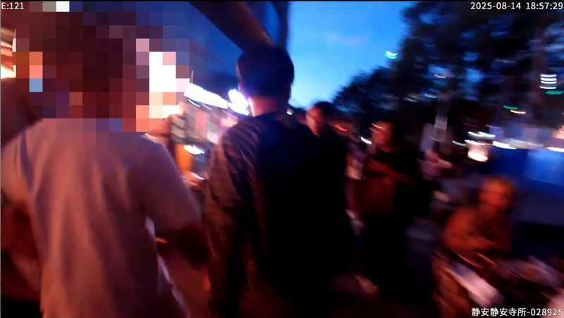 “黄牛”抓捕现场。上海静安警方供图