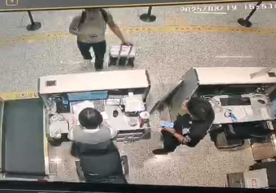 紧急电话！8L9871航班，推迟起飞14分钟