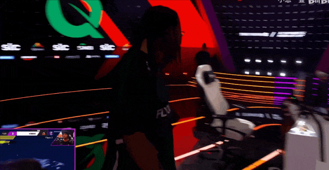 不过这次“绿冲捡手柄”依然是本届EWC最戏剧的场面