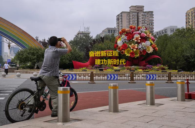 “美好明天”花坛。新京报记者 薛珺 摄