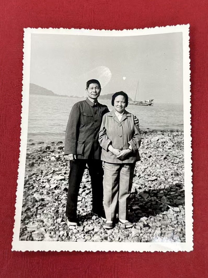 钱林保和高芳仪，摄于1981年。