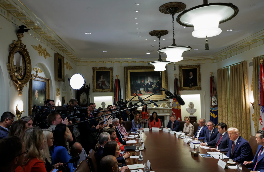 ▲摄影师们在现场站立了3个多小时