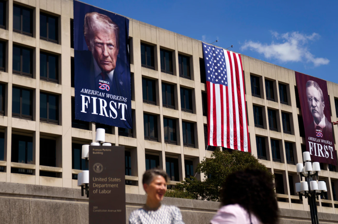 ▲美国劳工部挂出特朗普画像