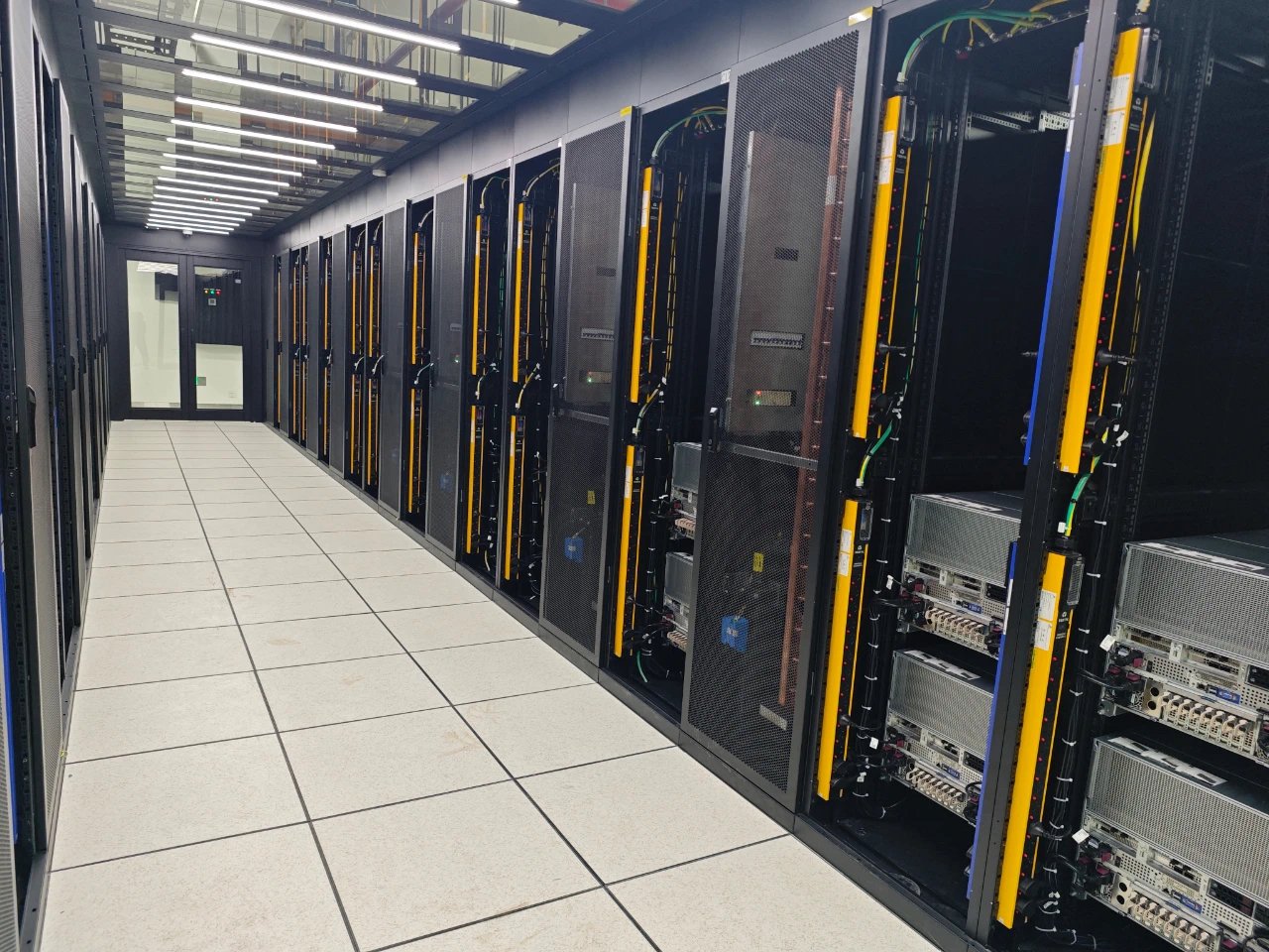 来源：公司官微，智算中心内景