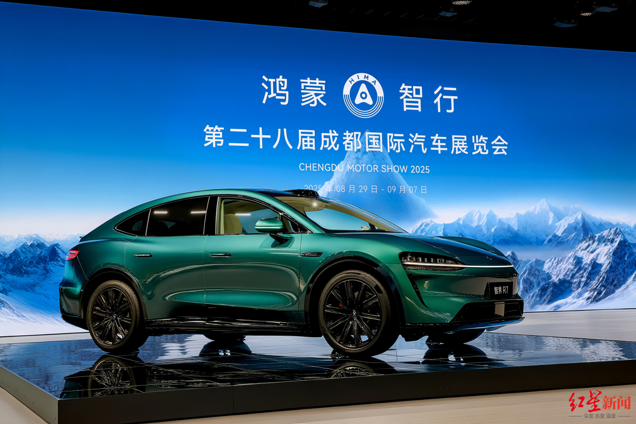 鸿蒙智行五界十车登陆成都车展，树立中国智能汽车新标杆