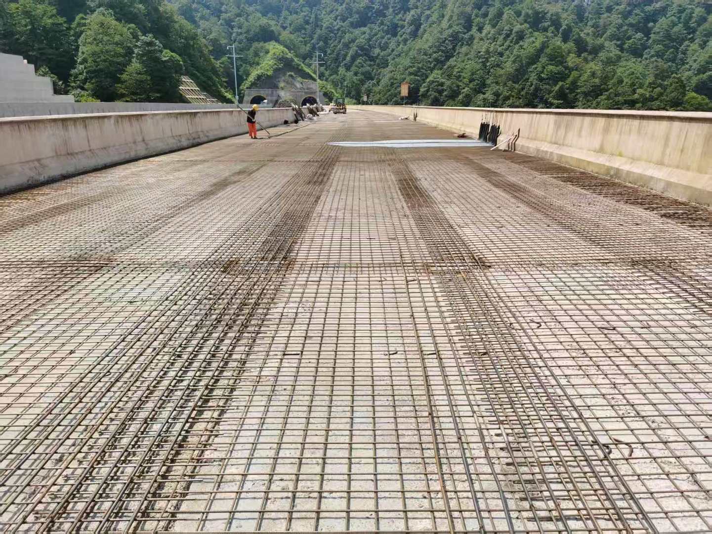 ▲环路热管施工现场