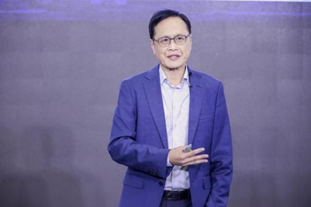 “杨三角”理论第3版重磅发布：AI时代组织能力三大支柱的进化密码|腾讯|杨国安|战略|企业家|出海_手机新浪网