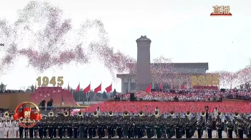 放飞和平鸽!纪念大会在《歌唱祖国》大合唱中结束