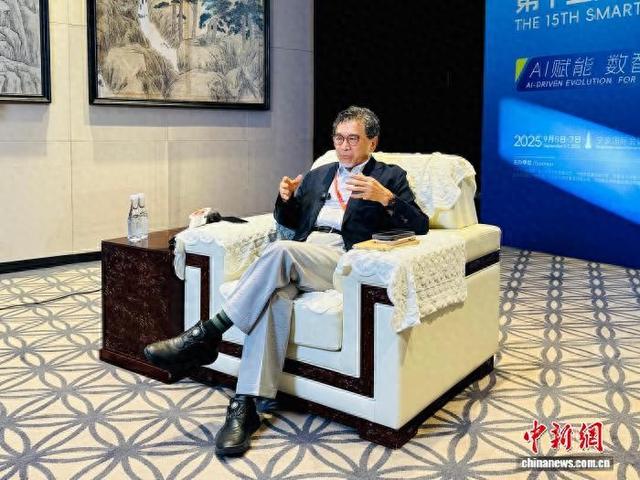 德意志银行投行亚太区前执行主席、汉德资本管理合伙人蔡洪平受访现场。 张斌 摄