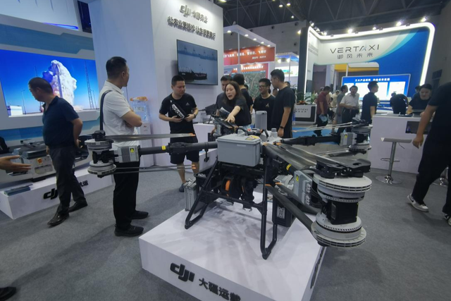 大疆运载无人机展示（央广网发 贾亦寒 摄）