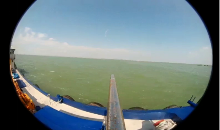 “智能投料船”实景情况