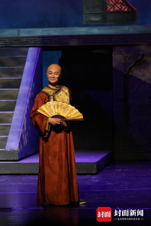 话剧《大宅门》里武文双全的“白七爷”吴樾:演员拼的是文化丨谈艺录|大宅门_新浪财经_新浪网