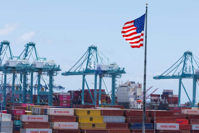 这是5月13日拍摄的美国洛杉矶港（资料照片）。新华社/路透