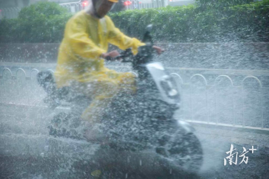 9月7日，受“塔巴”外圍環(huán)流影響，廣東中南部市縣出現雷陣雨局部大雨或暴雨。南方+ 圖
