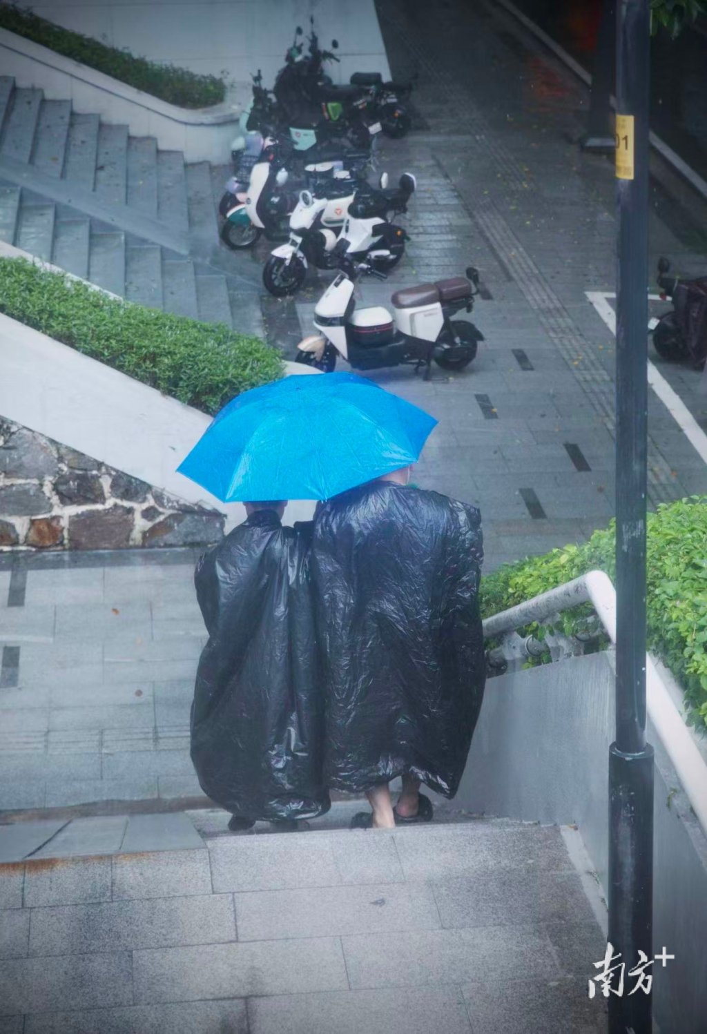 9月7日，受“塔巴”外圍環(huán)流影響，廣東中南部市縣出現雷陣雨局部大雨或暴雨。南方+ 圖