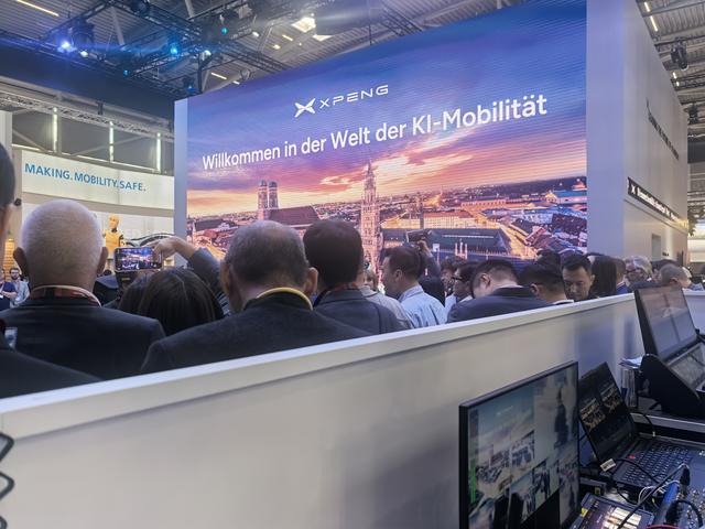 2025年慕尼黑国际车展小鹏汽车展台 观察者网摄
