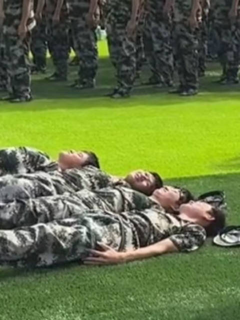学生希望躺平军训教官立刻满足稍息|河南省|学校|这一刻|学生们|生活_新浪新闻