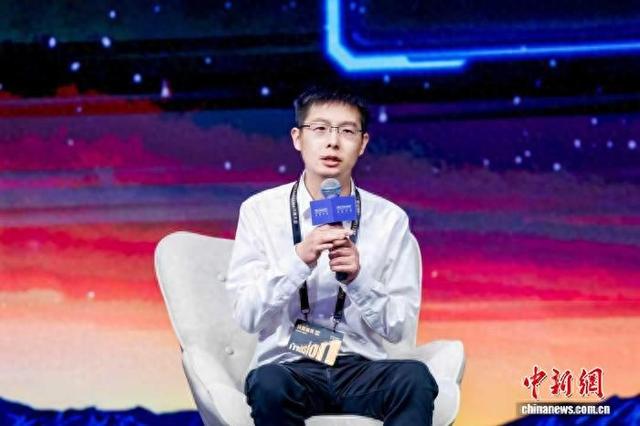 宇树科技创始人兼首席执行官王兴兴11日在2025 Inclusion·外滩大会上参与圆桌讨论。主办方供图