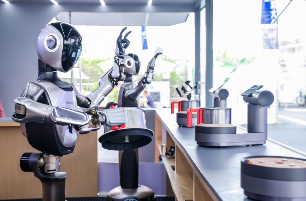 灵波R1机器人厨师。图片来源：蚂蚁集团