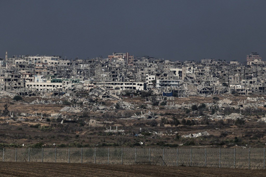 9月15日，以色列，加沙地帶持續遭到襲擊，邊境地區在襲擊后一片狼藉。