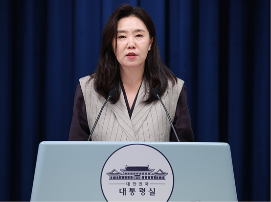 9月15日，姜由楨在首爾龍山總統府召開(kāi)記者會(huì )。 圖源：韓媒報道配圖