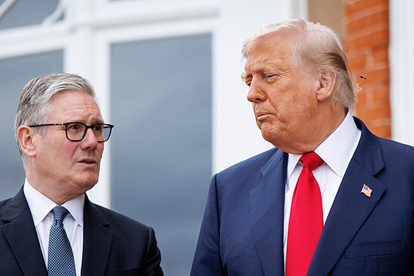 7月28日，特朗普對英國蘇格蘭進行私人訪問期間，與斯塔默會晤 視覺中國