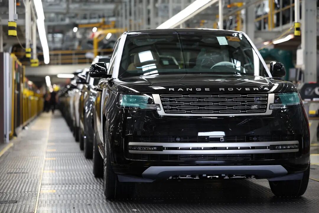 ▲（资料图）捷豹路虎公司生产线上的路虎SUV
