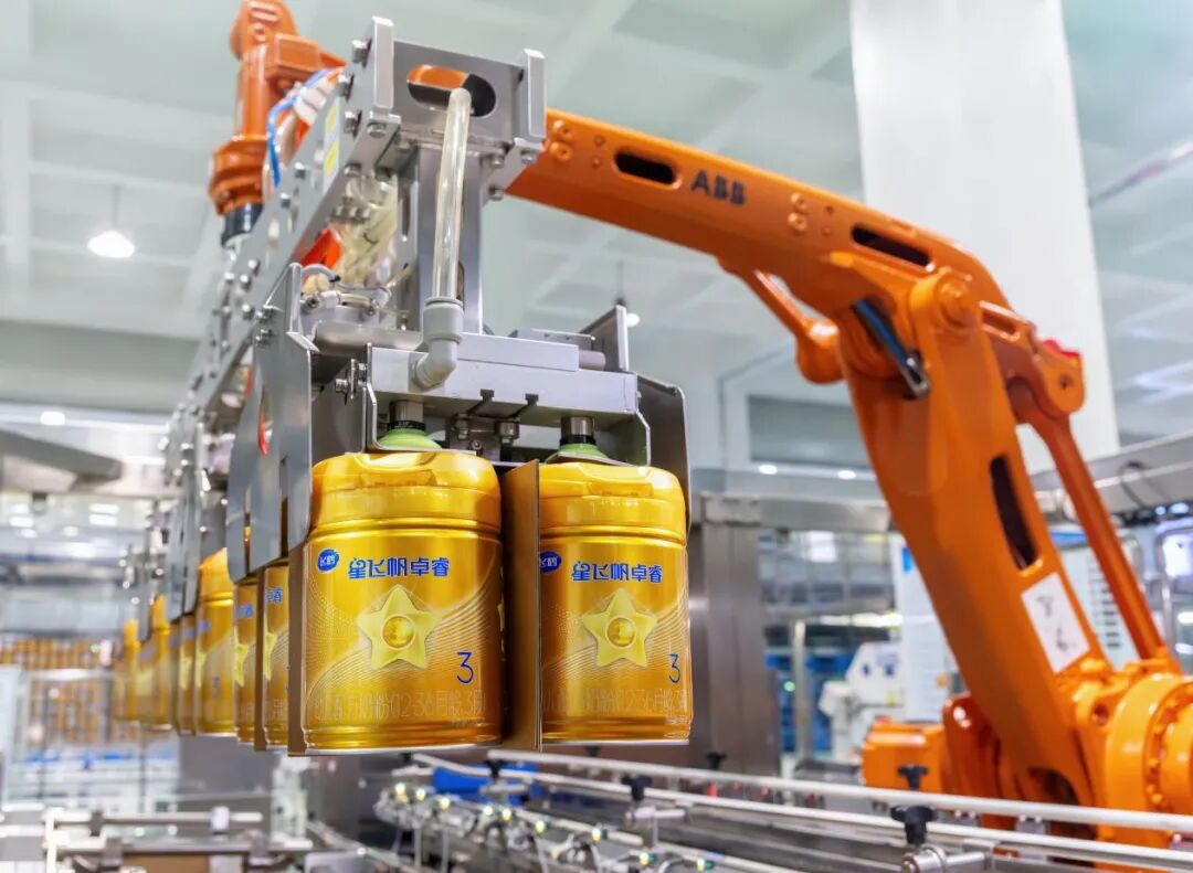 飞鹤数智化生产线。