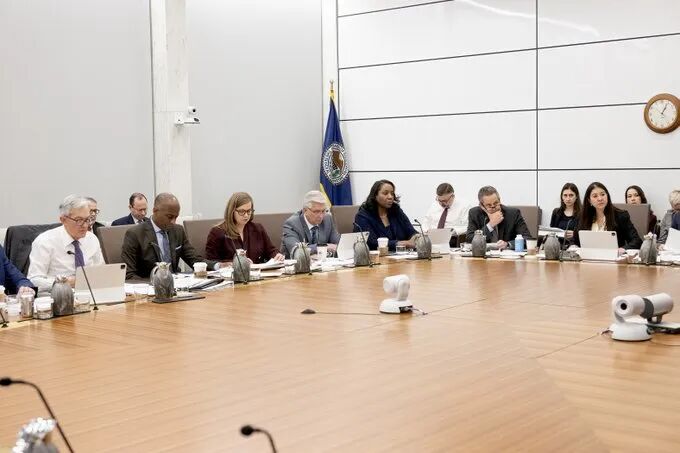 （米兰今晚将坐在库格勒位子上，与库克仅一席之隔）