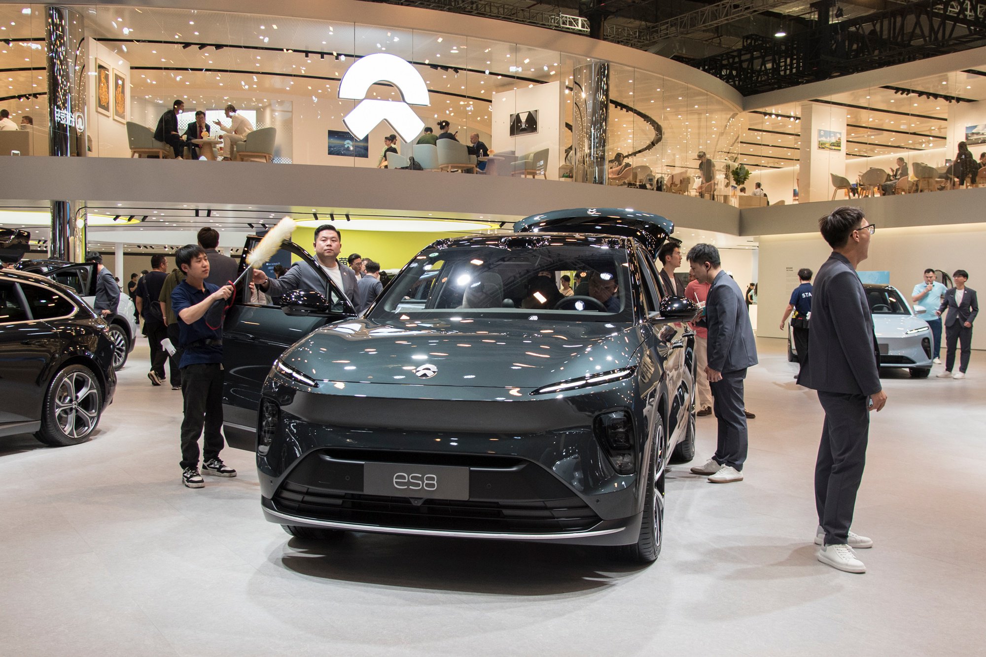 蔚来完成超80亿元股权增发融资，股价涨超11%